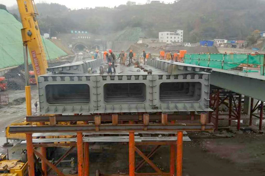 Poutre-caisson en acier de 8e travée de la section 3, ligne Fengxin Express, ville de Zunyi, province du Guizhou